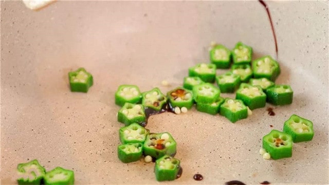 秋葵炒雞蛋的做法