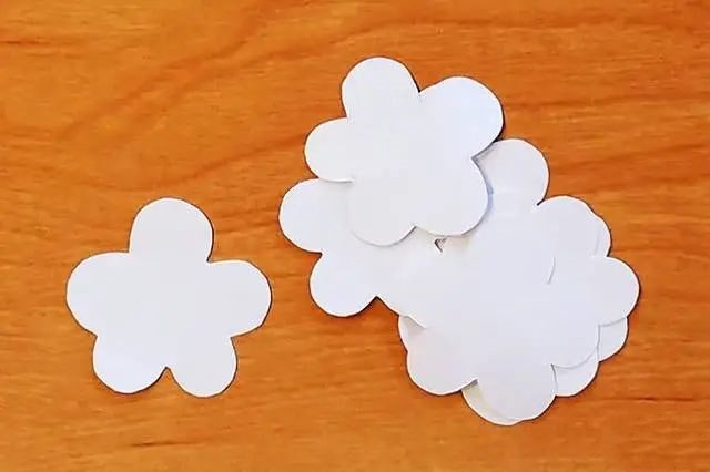 幼兒手工制作草莓的幾種簡單方法
